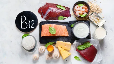 W czym jest witamina B12? Sprawdź, jak uzupełnić jej niedobór